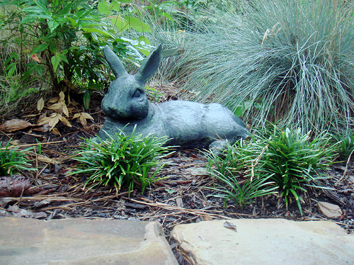 Pet funeral ceremonies, rabbit statue