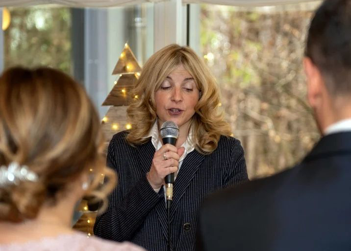 Paola Minussi Lay Humanist Celebrant with newlyweds during a civil ceremony
