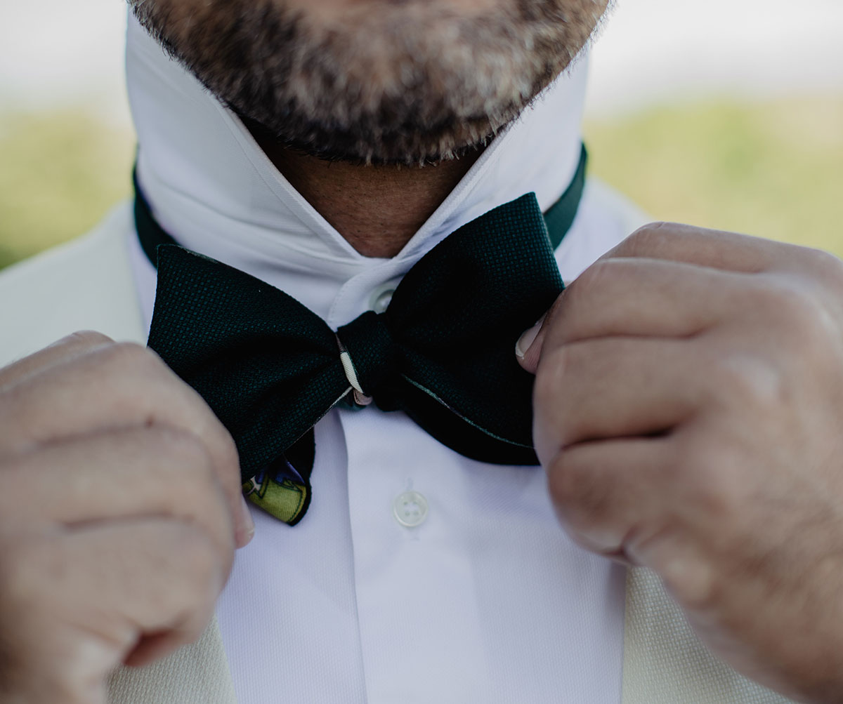 How to dress for a wedding ceremony