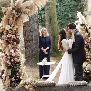 The newly weds celebrated by Paola Minussi kiss